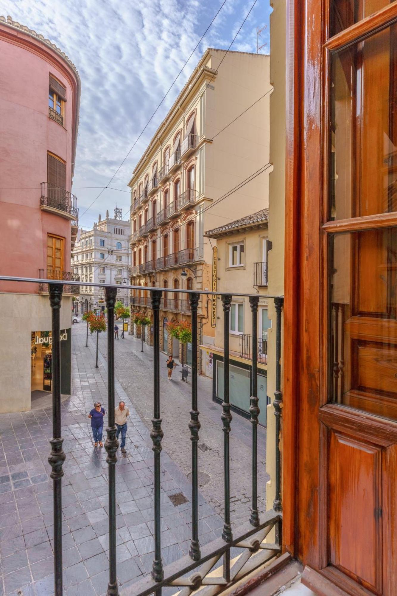 Апартаменты Aile Granada - Hostatel Экстерьер фото