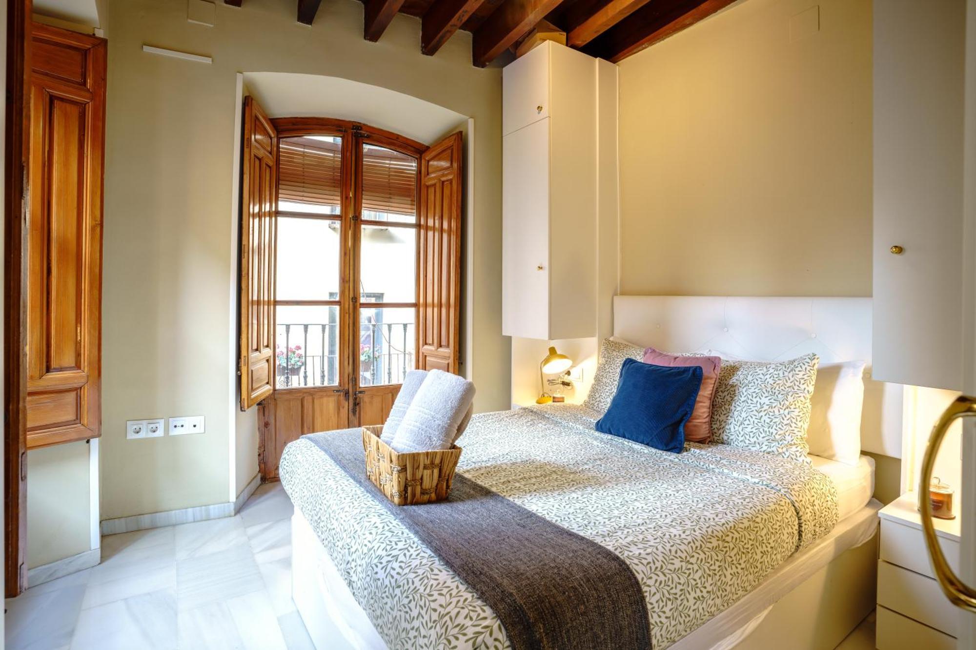 Апартаменты Aile Granada - Hostatel Экстерьер фото