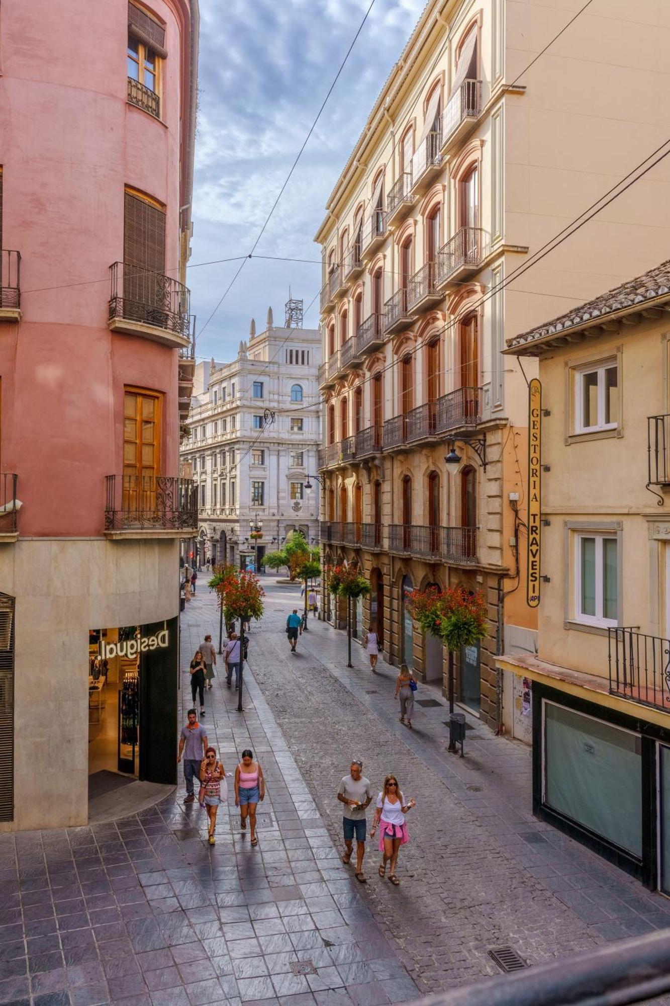 Апартаменты Aile Granada - Hostatel Экстерьер фото