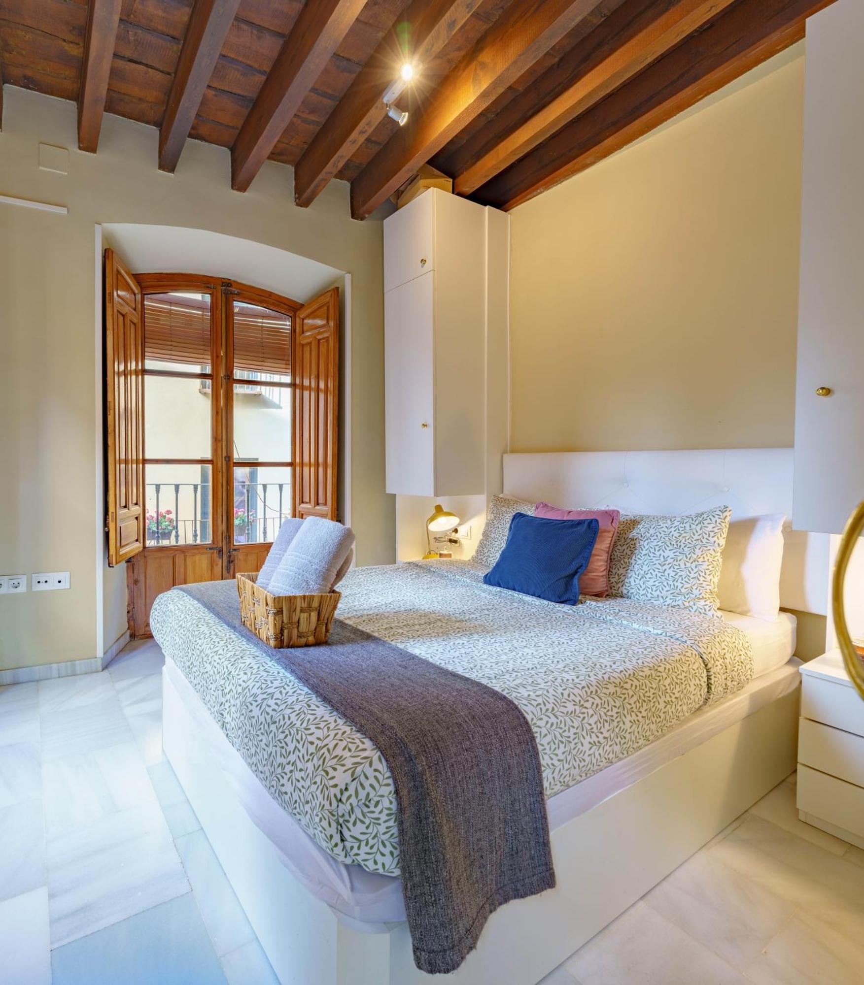 Апартаменты Aile Granada - Hostatel Экстерьер фото
